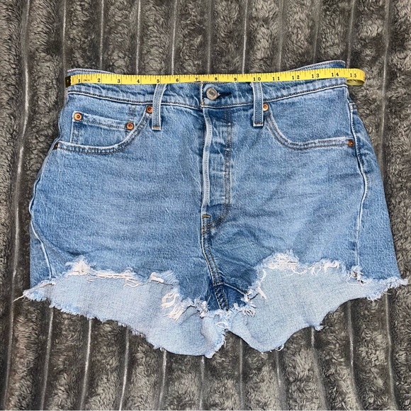 Levi’s high rise shorts - Picture 7 of 9